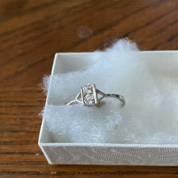 ⭐️HOST Pick ⭐️  Sterling Silver.925 Ring Size 8 - Picture 1 of 3